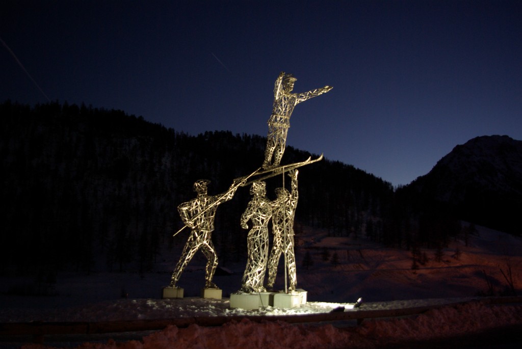 photo de la sculpture en acier inoxydable de Montgenèvre intitulée