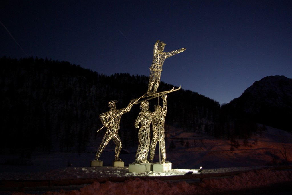 photo de la sculpture en acier inoxydable de Montgenèvre intitulée 